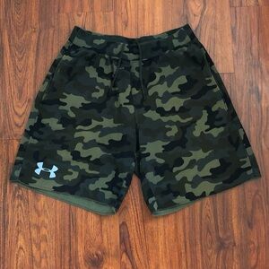 Men’s Under Armour Camo Shorts Size L